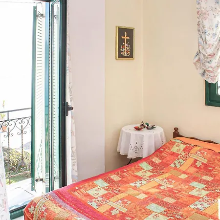 Cozy In Loutra Aidipsou With Wifi
